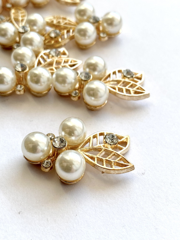 Tri perličky s lístkom 30x18