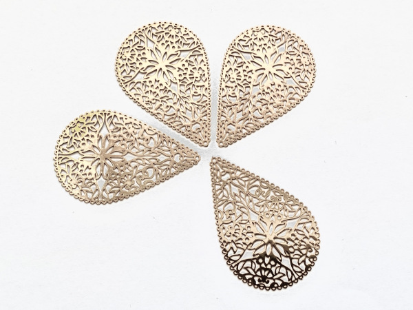 15. Zlatý filigran ORIENT 40x25 mm