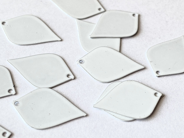 5.listok biely hladký 12x18