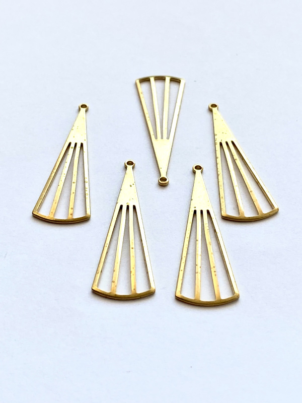 6.Prívesok zlatý dlhy 12,5x 38,5mm