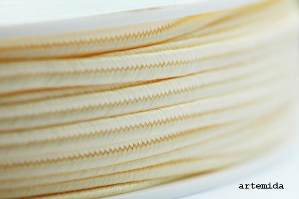 Sutaška česká Y1209 vanilková /1m