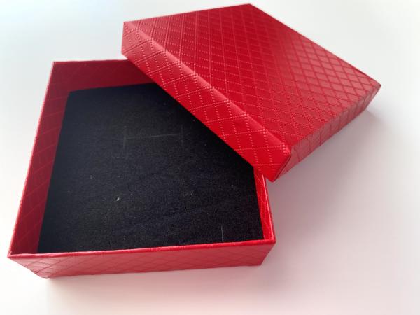 Darčeková krabička kartónová 9x9x3cm /1ks